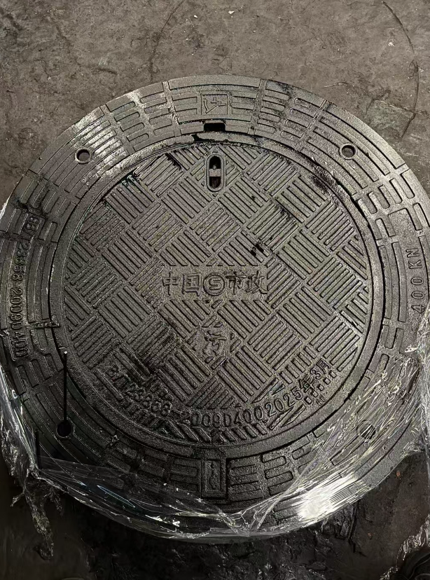 东港球墨铸铁防沉降井盖展示