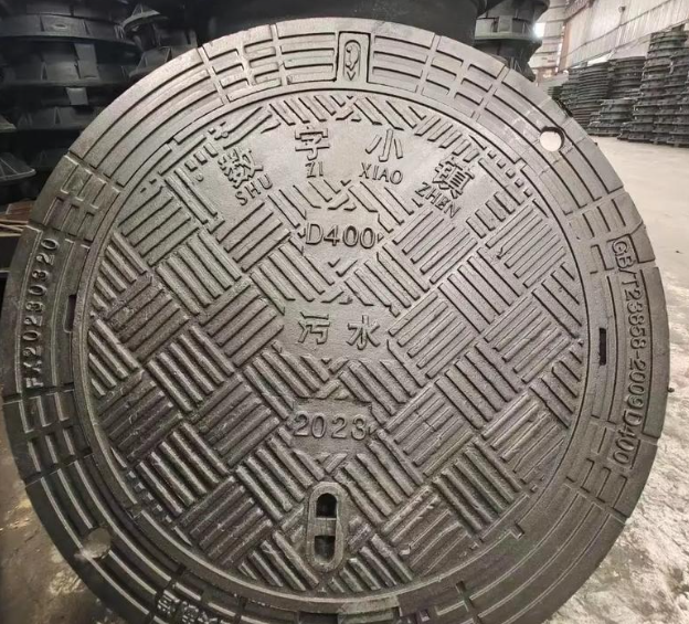 东港球墨铸铁防沉降井盖展示